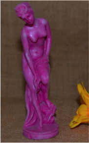 MS 077 – Lady Statue touching knee