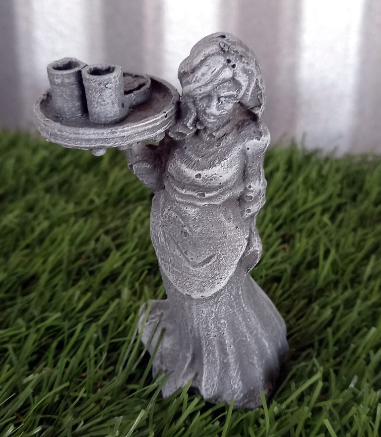 MS 093 – Lady carrying tray