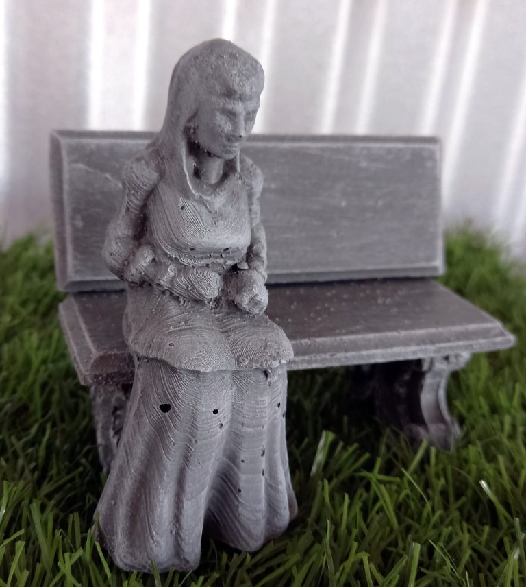 MS 098 – Lady sitting with hands folded