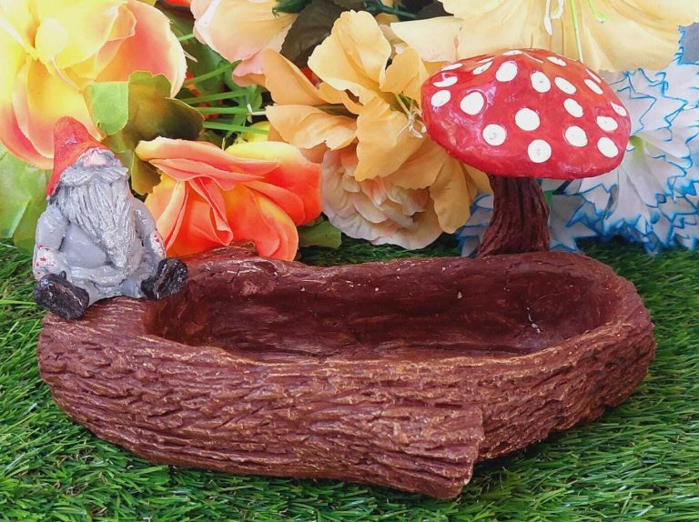 MS 174 – Planter with Gnome & Mushroom