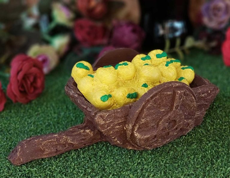 MS 204 – Wooden Wheelbarrow with Lemons